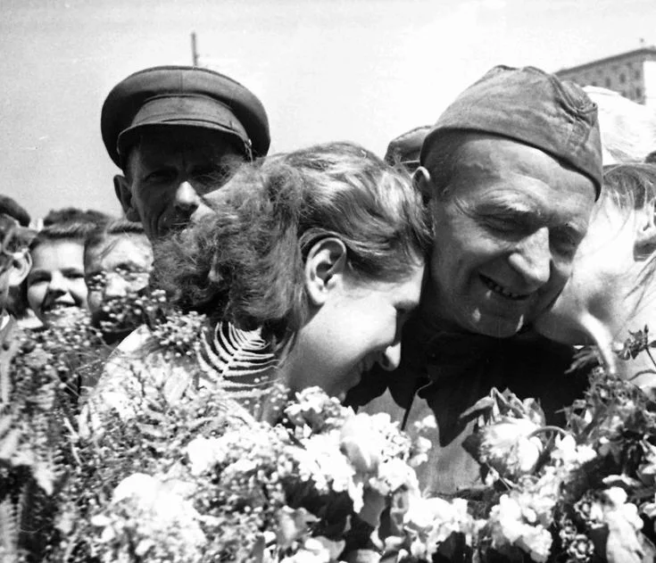 Трещины и заломы: слева повреждение, справа результат